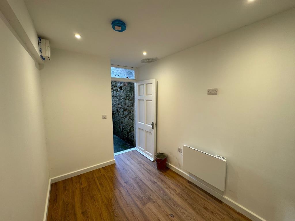 Lot: 96 - FORMER CHURCH CURRENTLY IN USE AS A DANCE STUDIO - Converted annexe